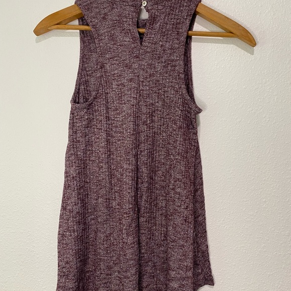 Hollister Detailed Tank SZ XS - Picture 3 of 3